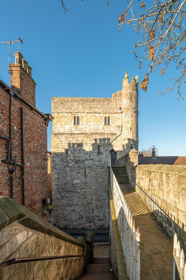 Roman Walls View York Exteriör bild
